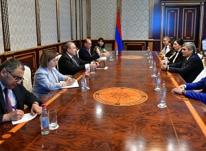 Президент принял представителей партии “Республика”