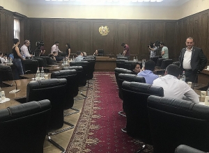 Фракция “Мой шаг” проведет закрытое заседание с кандидатом в судьи КС Вагэ Григоряном