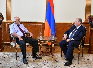 Президент Армен Саркисян встретился с Паруйром Айрикяном