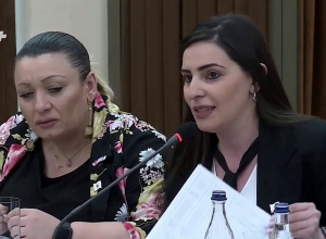 Ձեզ ոչ ոք «տիկին անդամ»-ով չի դիմում. քաղաքապետը՝ ավագանու անդամին