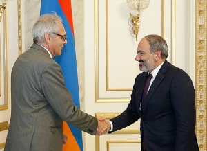 Nikol Pashinyan holds farewell meeting with outgoing German Ambassador