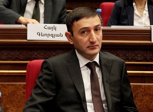 Պատգամավորի կոչը՝ ավտոմեքենա ներմուծողներին