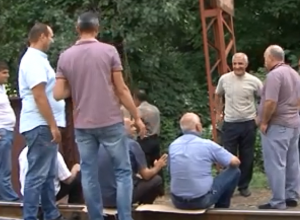 Ցուցարարները փակել են Երեւան-Թբիլիսի երկաթգիծը