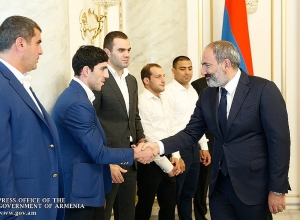 Նիկոլ Փաշինյանն ընդունել է Եվրոպական 2-րդ խաղերի մեդալակիր մարզիկներին