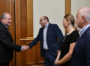 Армен Саркисян сегодня встретился с членами группы «Альтернативные проекты»