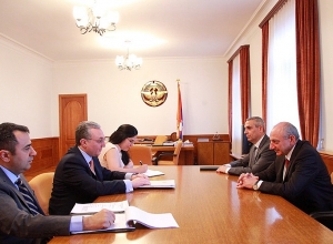 Зограб Мнацаканян в Арцахе: Бако Саакян его принял