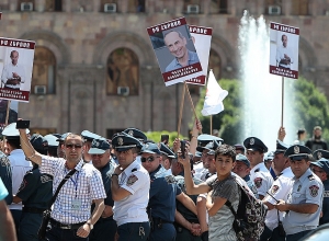 Supporters of Robert Kocharyan staging protest in Republic Square