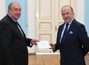 Новоназначенный посол Испании вручил президенту Армении верительные грамоты