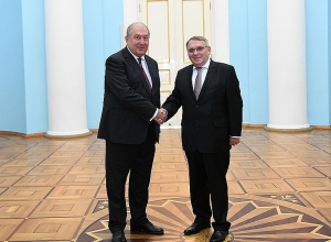 Армену Саркисяну вручил верительные грамоты новоназначенный посол Чехии