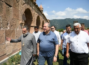 Նախագահ Արմեն Սարգսյանն այցելել է Օձունի վանական համալիր