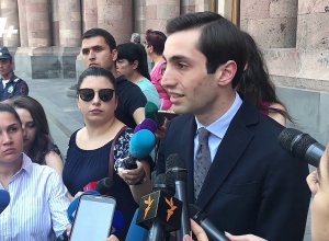 Հարեւան երկրում ասուլիս հրավիրելը ուղղակիորեն ազդելու է Երևանի հեղինակության վրա  Դավիթ Խաժակյան