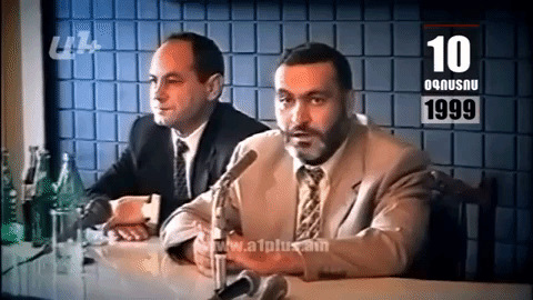 Օրացույց. 10-ը օգոստոսի. վարչապետ Վազգեն Սարգսյանը ներկայացնում է նորանշանակ քաղաքապետին