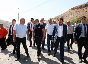 Премьер встретился с жителями сел Сараван и Горайк, расположенных близ Амулсарского рудника