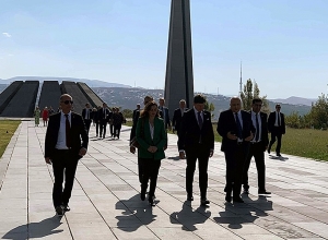 Делегация во главе с председателем Риксдага Швеции посетила мемориальный комплекс Геноцида армян