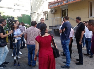 Жители по адресу Абовян 22а против строительства многоэтажного здания на сопредельной территории