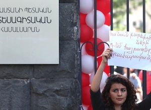 Студенческая забастовка в ЕГЭУ продолжается: студенты требуют встречи с Араиком Арутюняном