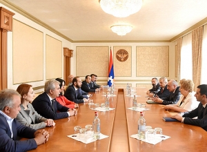 Бако Саакян и Арарат Мирзоян встретились