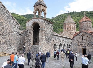 Главы органов дипломатической службы РА в иностранных государствах посетили Арцах