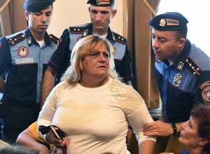 Перебранка между сторонниками и противниками Кочаряна