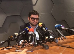 Ինչպե՞ս եղավ, որ Ձեր կնոջ ղեկավարած կենտրոնի պետպատվերը կրկնապատկեցիք․ Թամամյանը՝ Արսեն Թորոսյանին
