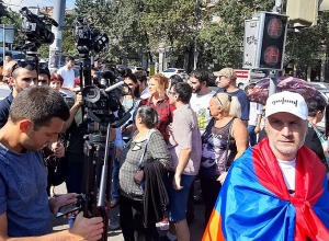 Противники Кочаряна шествием двинулись к Генеральной прокуратуре