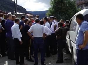 Граждане вновь перекрыли межгосударственную дорогу