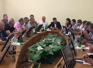ԱԺ-ում հանդիպում է եղել «Ձյունիկ սառնարան» ՍՊԸ-ի ներկայացուցիչների հետ