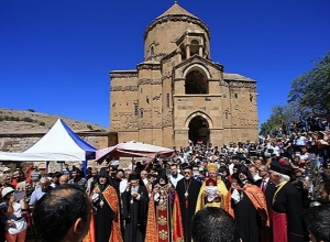 Վանի Աղթամար կղզու Սբ. Խաչ եկեղեցում պատարագ է մատուցվել Ermenihaber.am