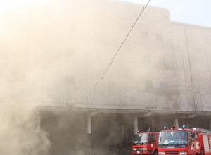 Из здания ООО “Дзюник сарнаран” идет дым