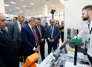 Премьер-министр ознакомился с представленной на выставке “Армения экспо-2019” продукцией