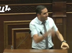 Արման Աբովյանը դեմ է «գործ տալուն»