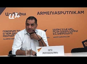 Меня увольняют из-за моей совместной фотографии с Робертом Кочаряном: бывший консул