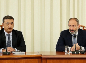 Пашинян представляет временно исполняюэего обязанности директора СНБ