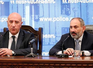 Премьер-министр представляет исполняющего обязанности начальника полиции