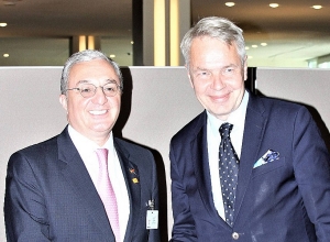 Встреча Зограба Мнацаканяна с министром ИД Финляндии