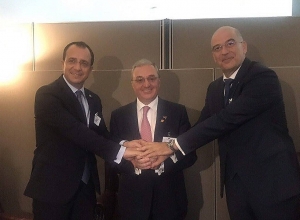 Зограб Мнацаканян провел трехстороннюю встречу с главами МИД Кипра и Греции