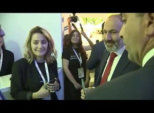 Նիկոլ Փաշինյանը շրջում է WCIT 2019 համաժողովի տաղավարներով