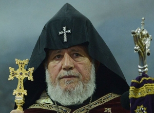 Catholicos Karekin II,  Catholicos of All Armenians, asked for people to join the prayer for Armenian hostages on 10 November.