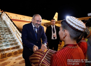 Премьер-министр прибыл в Ашхабад для участия в заседании Совета глав государств СНГ