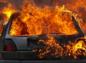 Փողոցում կայանված ավտոմեքենան այրվել է