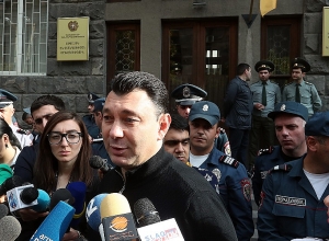 Հավաքվել են ԱԱԾ շենքի մոտ՝ ի աջակցություն Հրայր Թովմասյանի (լրացված)