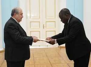 Новоназначенный посол Замбии вручил верительные грамоты президенту Армении