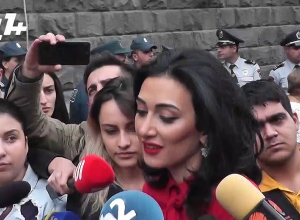 Հավաք ԱԱԾ շենքի մոտ ի աջակցություն Հրայր Թովմասյանի ընտանիքի