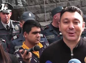 Կարող ա ձեզ էլ կալանավորեն, որ ինձ սենց հարց եք տալիս․ ՀՀԿ խոսնակ