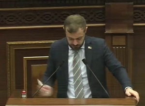 10 և ավելի աշխատող ունեցող գործատուները հունվարից աշխատավարձը պետք է վճարեն անկանխիկ.Պապոյան