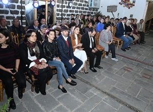 Աննա Հակոբյանն Էջմիածնում դիտել է ‹‹Ժամադրություն Հիսուսի հետ›› ներկայացումը. լուսանկարներ