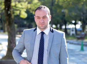 Близкие родственники могут встречаться с Арсеном Бабаяном