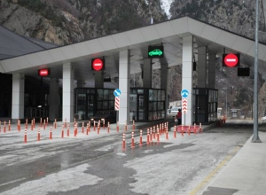 Дорога Степанцминда-Ларс открыта только для легковых автомобилей