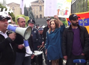 ԱԺ-ի դիմաց պահանջում են «վերջակետ դնել» կոնվենցիայի շուրջ քննարկումներին