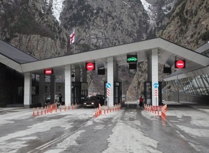 Дорога Степанцминда - Ларс открыта только для легковых автомобилей